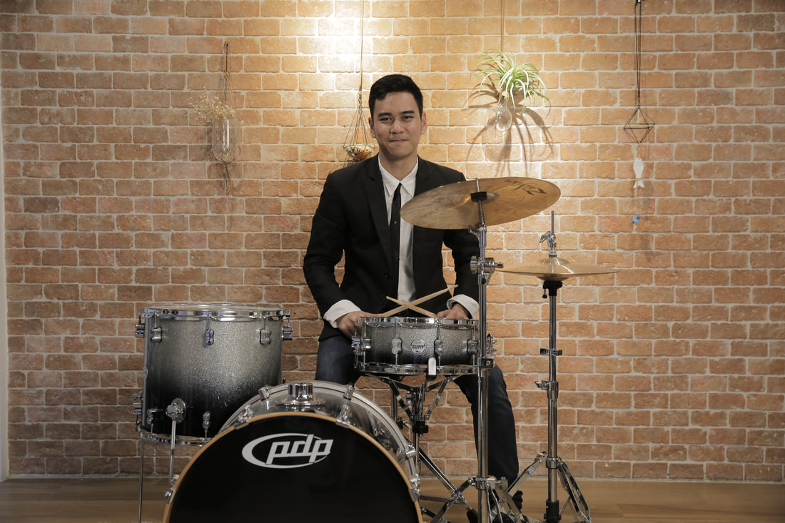 องอาจ กวีเกียรติคุณ หัวหน้าวง Earth Band